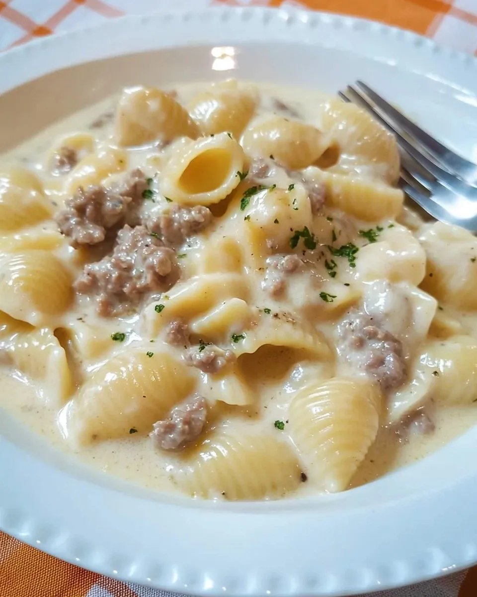 Conchiglie con crema di patate e salsiccia