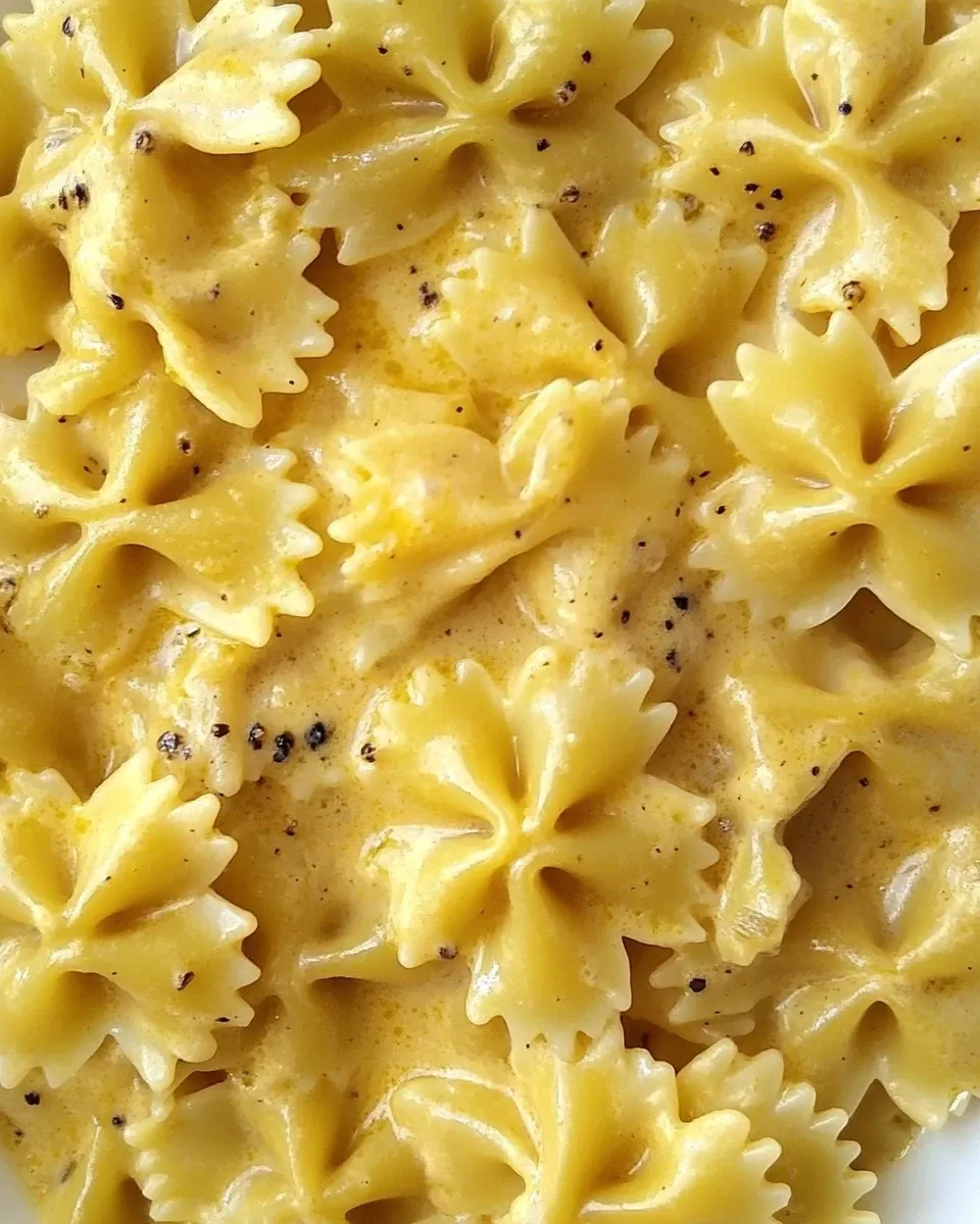 Farfalle con salsiccia, panna e zafferano