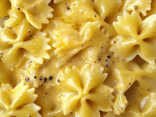 Farfalle con salsiccia, panna e zafferano