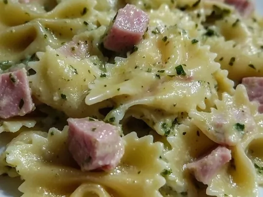 Farfalle con zucchine, prosciutto cotto e galbanino