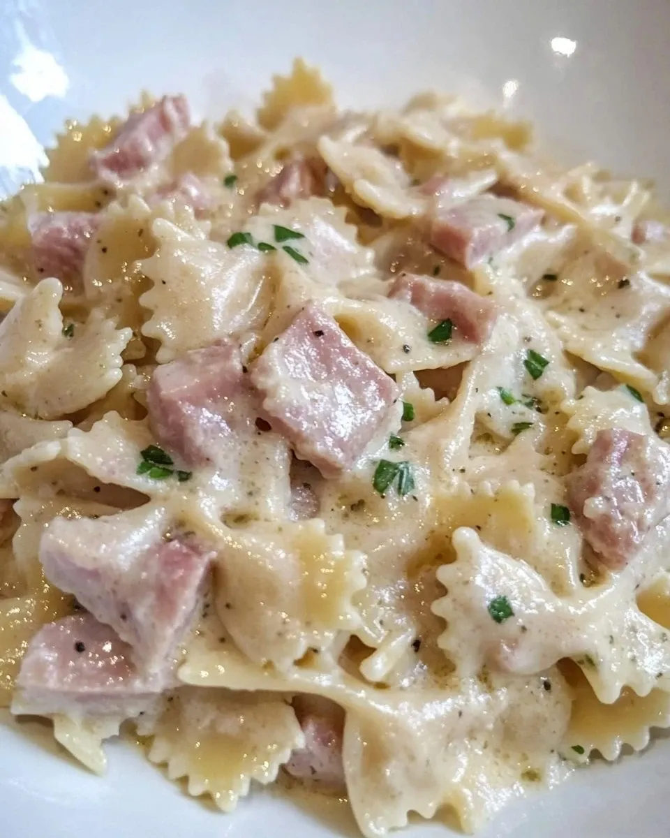 Farfalle con zucchine, prosciutto cotto, Philadelphia e noci