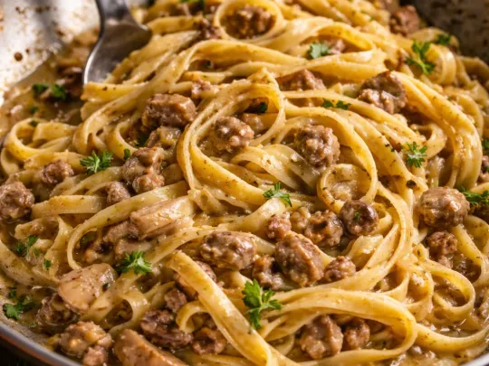 Fettuccine ai funghi porcini e salsiccia