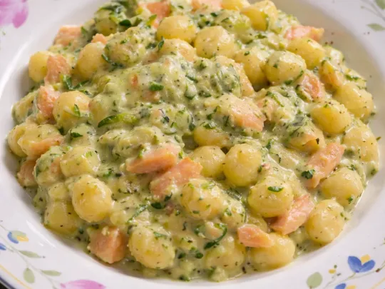 Gnocchetti zucchine e salmone affumicato