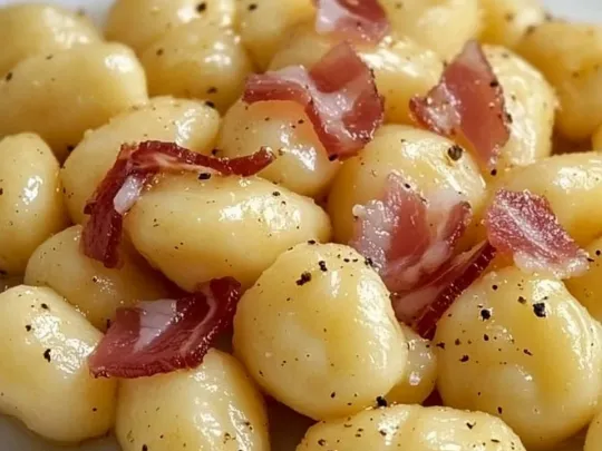 Gnocchi di patate con crema di taleggio e speck