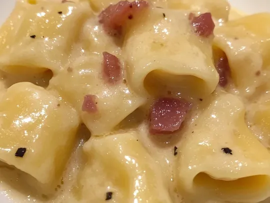 Paccheri con patate, pancetta e scamorza affumicata
