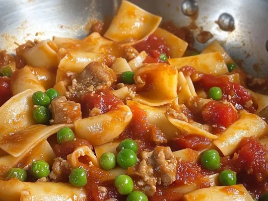 Paccheri con tonno, piselli e olive