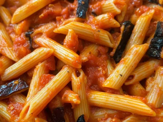Pasta alla siciliana con provola e melanzane