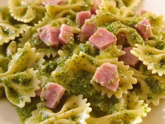 Pasta con pesto alle zucchine
