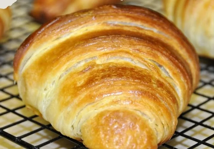 Cornetti Croccanti freschi e deliziosi, ideali per merende e colazioni