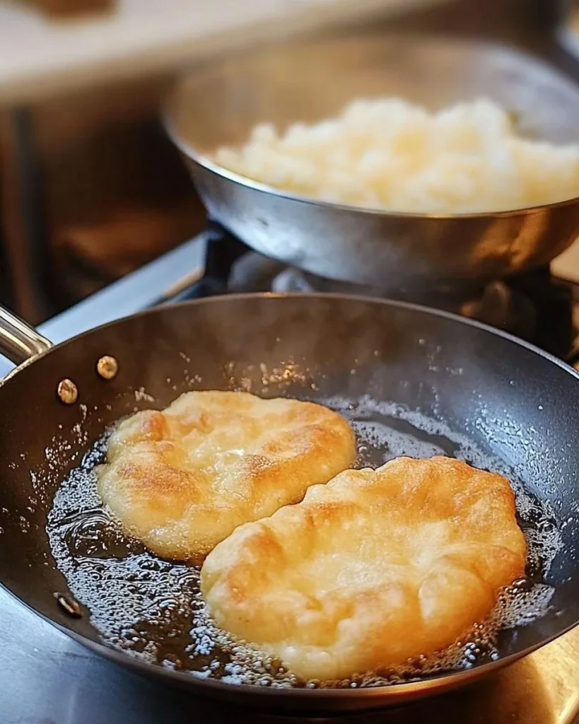 Deliziosa focaccia appena sfornata, ideale per ogni pasto.