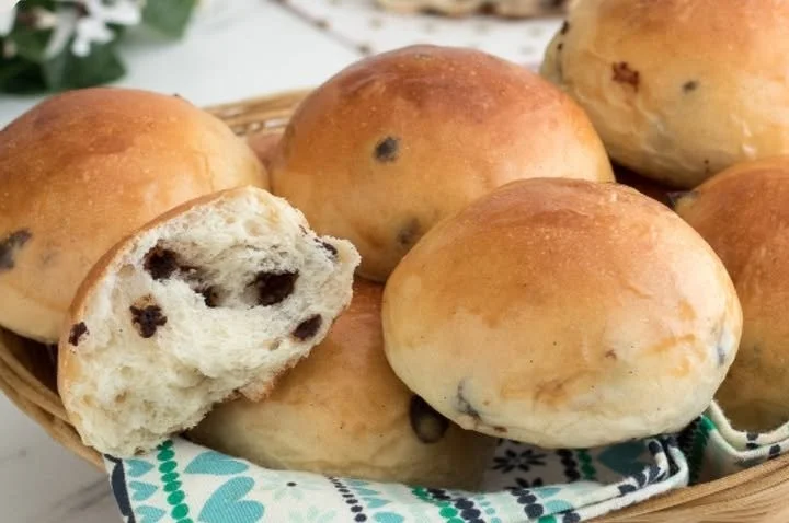 Pangoccioli fatti in casa con gocce di cioccolato fresche e soffici