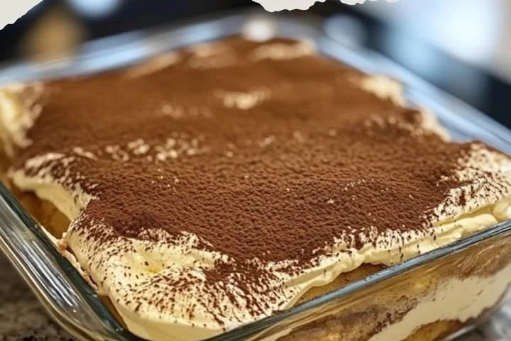 Delizioso Tiramisù preparato seguendo la ricetta originale italiana.